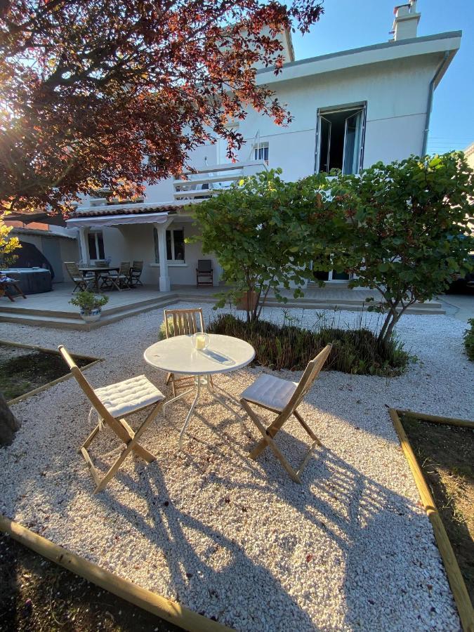 Appartement Rez De Villa Proche Port Et Plages De Sanary Exterior photo