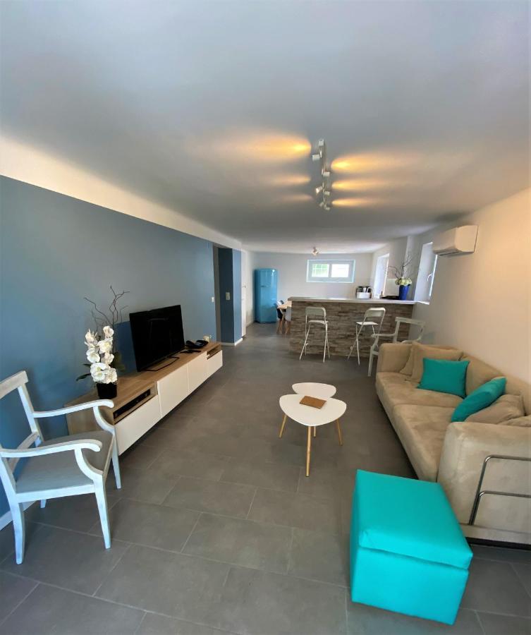 Appartement Rez De Villa Proche Port Et Plages De Sanary Exterior photo