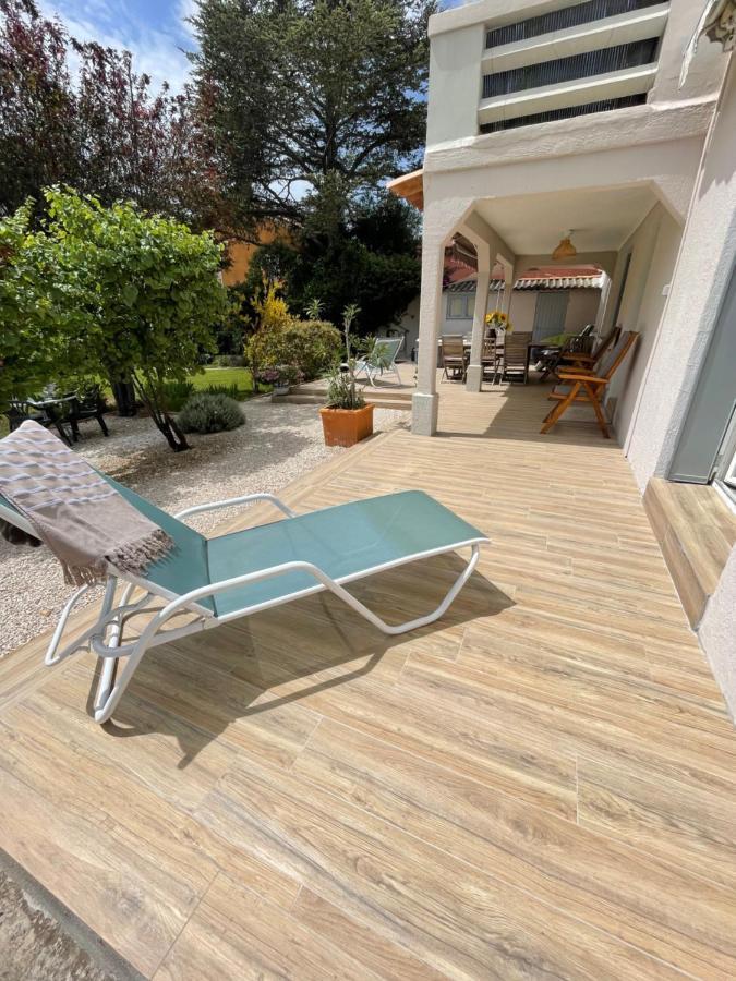 Appartement Rez De Villa Proche Port Et Plages De Sanary Exterior photo