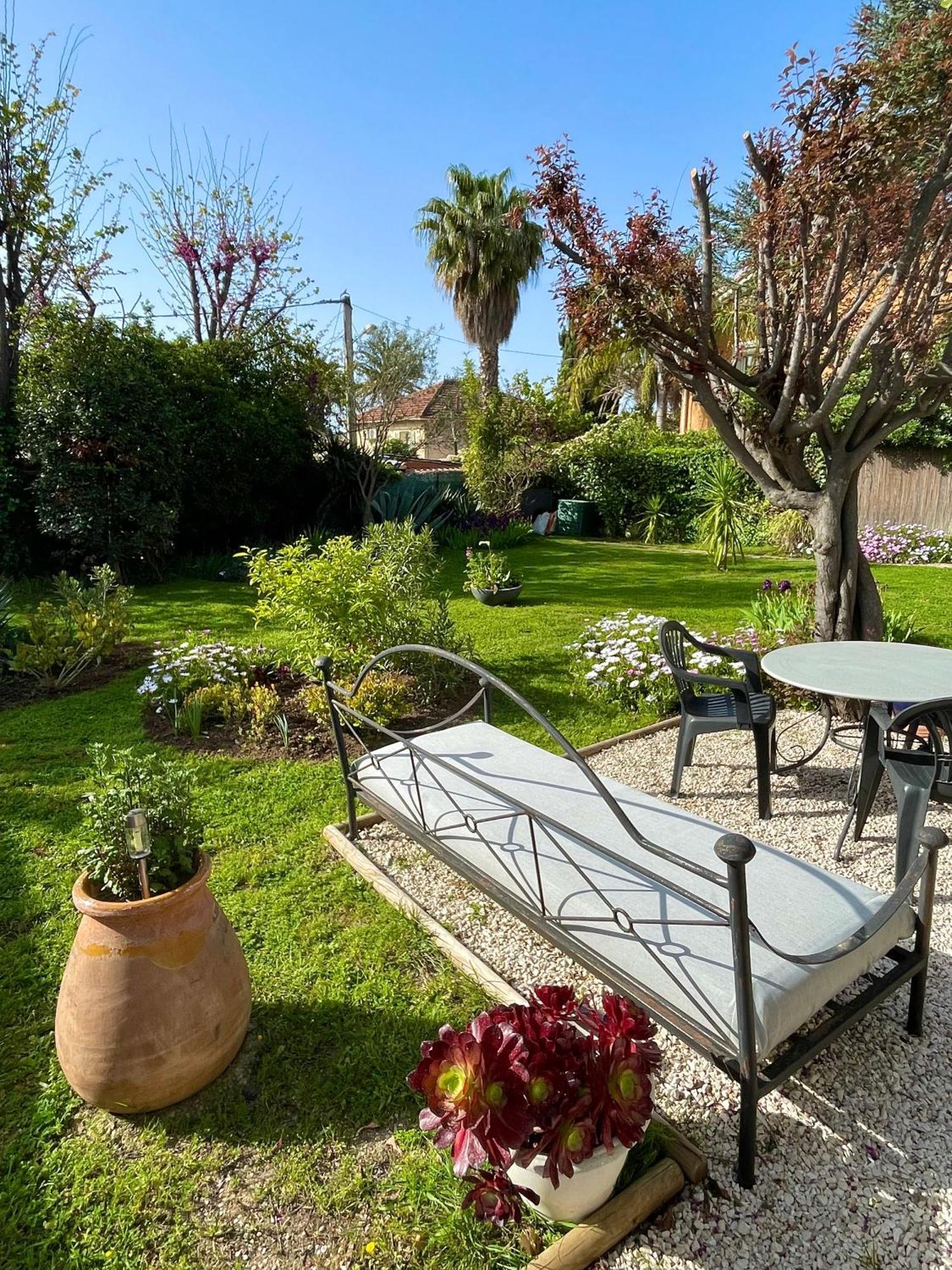 Appartement Rez De Villa Proche Port Et Plages De Sanary Exterior photo